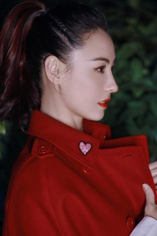 女神5位港风女神的今昔对比，个个都特别耐老，天然美女就是不一样