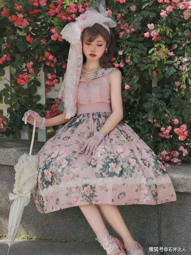 配饰 法兰西洛丽塔美出圈了，网友直言，这才是真正的