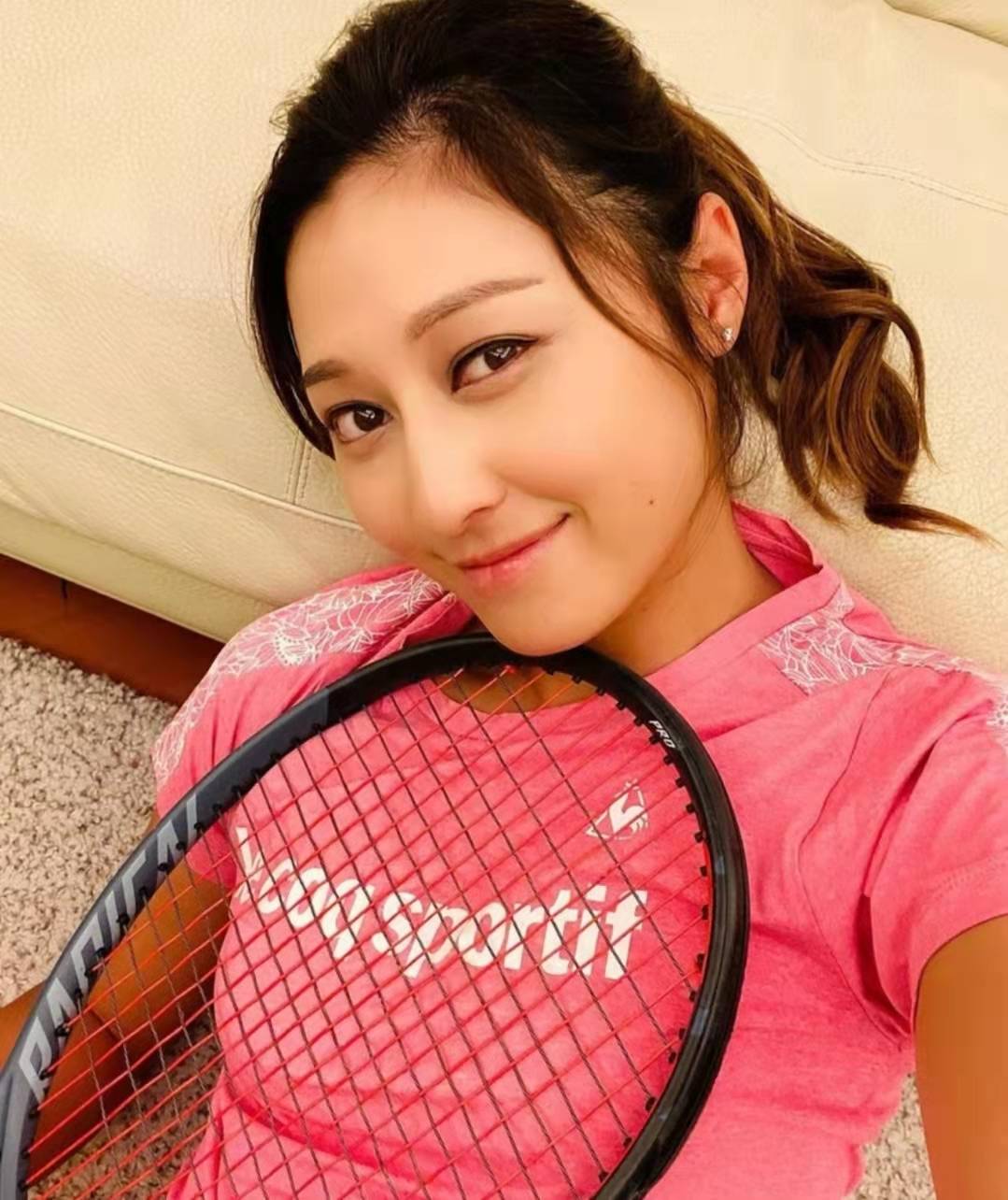 曾遭外籍男士"咸猪手",tvb女主持仍坚持完成采访,直言很害怕_李思雅