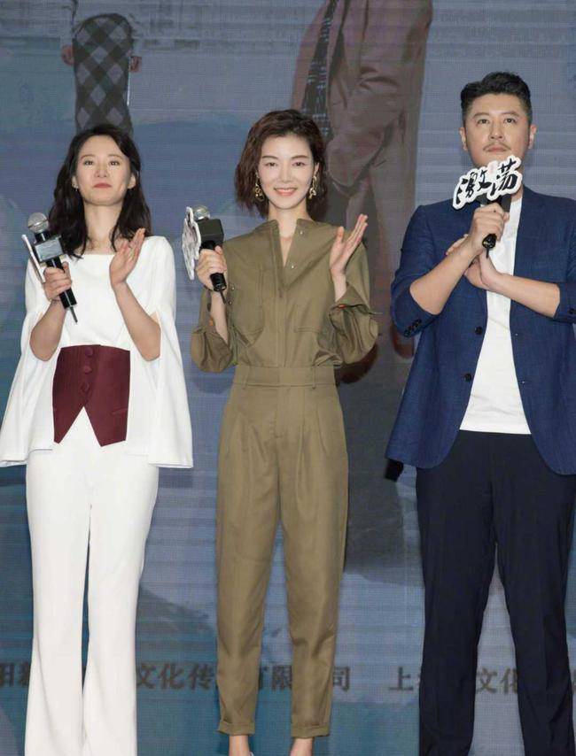 黑色 单身的车晓越来越漂亮，穿黑色针织开衫优雅大气，骨子里的高级感