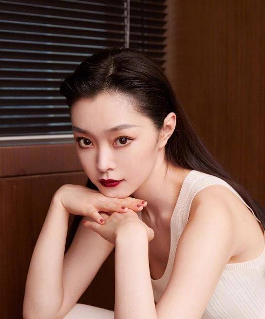 眼睛宋轶生图曝光，这颜值与精修差距大吗？