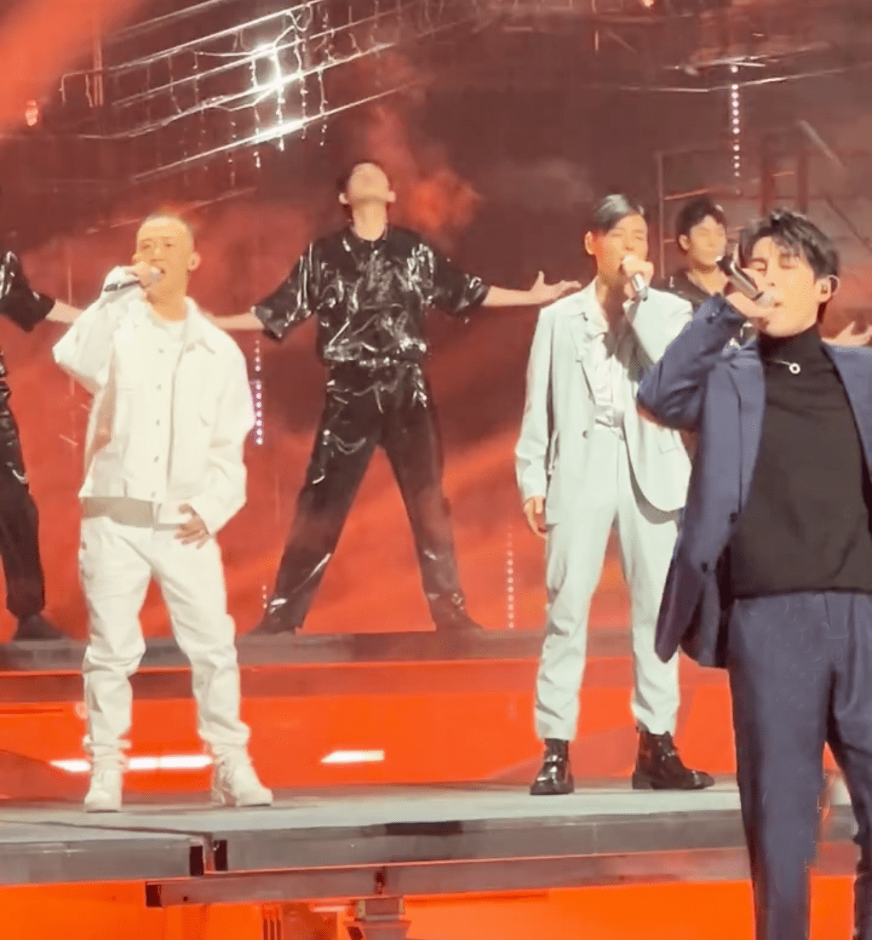 张晋|芒果发布会:综艺片单新鲜出炉,11位哥哥亮相精彩亮相,大湾区合体清唱粤语歌