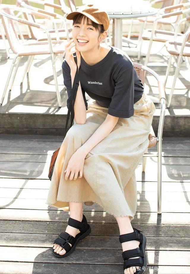 颜色 如何避免老气感，掌握这三个阔腿裤穿搭精髓就够了！