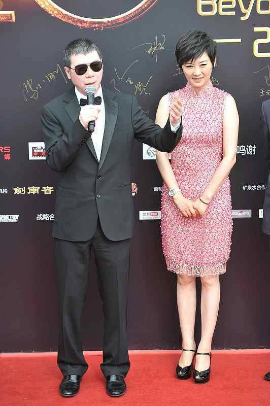 整体 徐帆一直都没变老,身材不仅没走样,连旗袍都驾驭得很完美