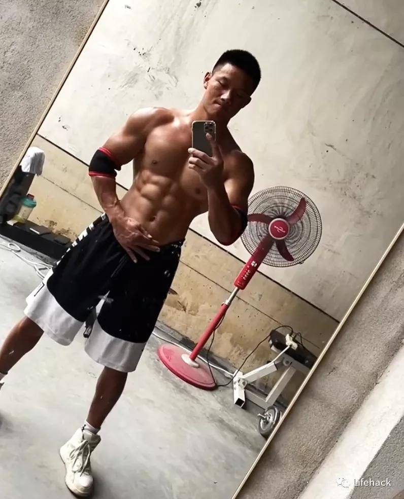 锻炼|农村小伙疯狂秀肌肉，身材碾压99%健身教练