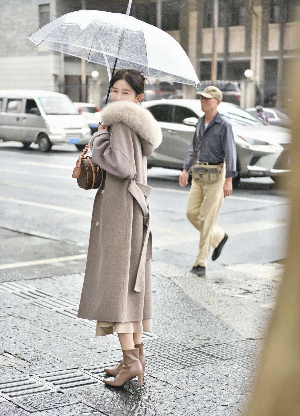 大地 “大地色”又火了，最简单又高级的搭配法则，不挑肤色不挑年龄