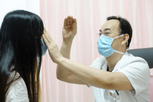 血管西安国际医学中心整形医院整形外科主任王爱武 全头皮脱落再植成功