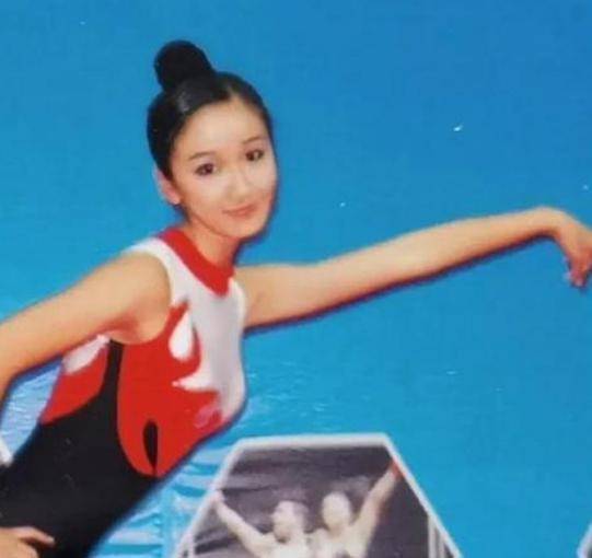 萧妈|“胡一菲”娄艺潇为何不红了?看她干过的那些事,就不奇怪了