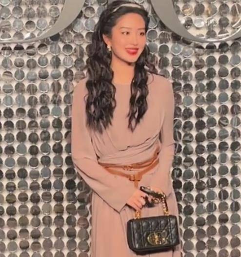 刘雨昕 大秀红毯比美：景甜全靠脸在撑，王子文新男友最抢镜，孟美岐翻车