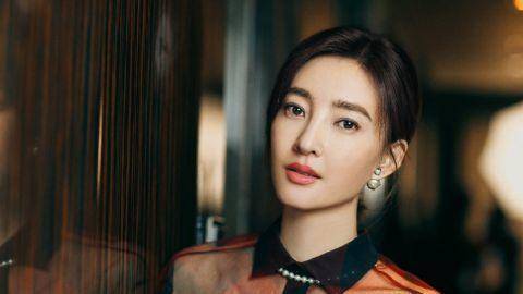 演技|王丽坤素颜出镜状态好对镜甜笑被赞清纯可爱