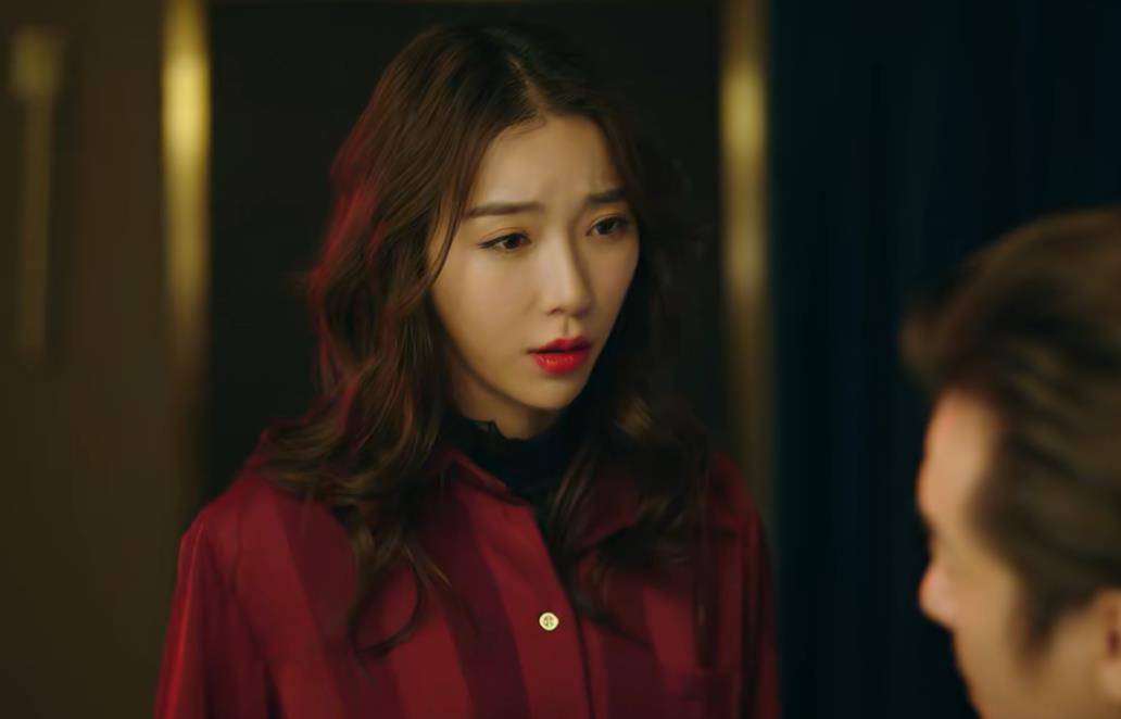 原创暴风眼周恋在情感和金钱间来回徘徊在虚虚假假中迷失自我