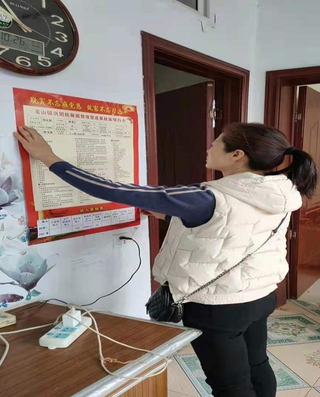 遂平县玉山镇张贴巩固拓展脱贫攻坚成果政策明白卡
