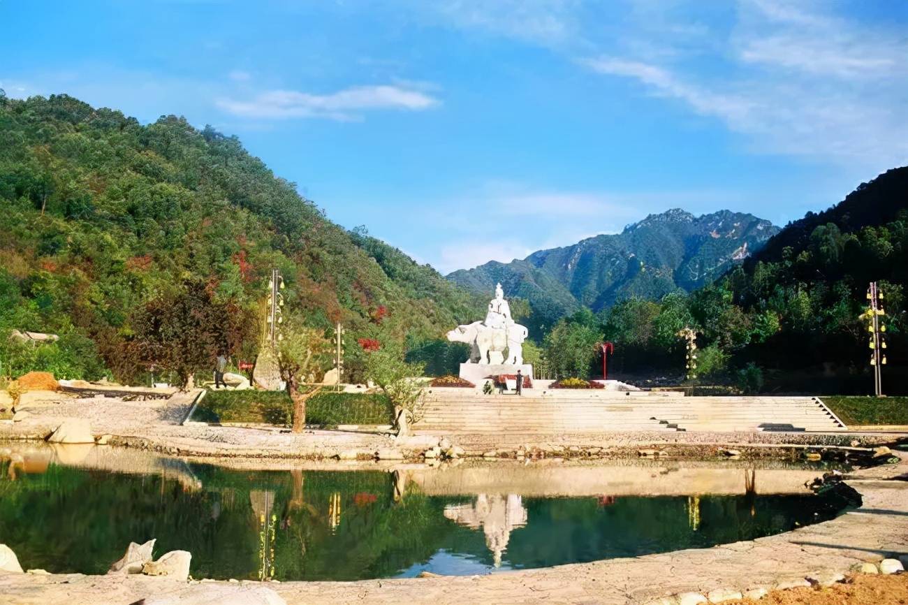 西峡老君洞国防教育进景区同心共筑中国梦