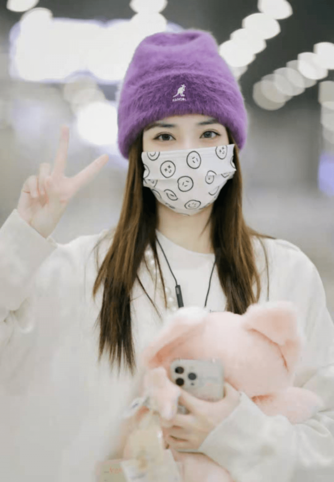 毛衣 徐璐的身材和气质真好，穿绿色小西装搭配牛仔裤，高级又时髦！