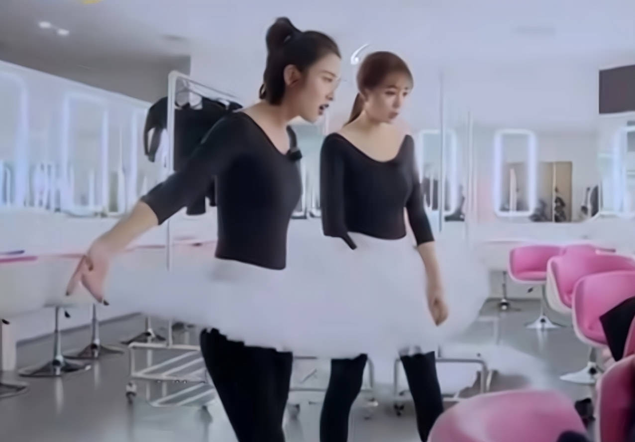 原创沈梦辰和唐艺昕旧照被翻出穿同款衣服美感不同气质差距有争议