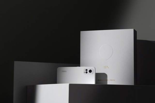 魅族 18X × 京东 PLUS 会员权益尊享礼盒正式开启预约，三色可选