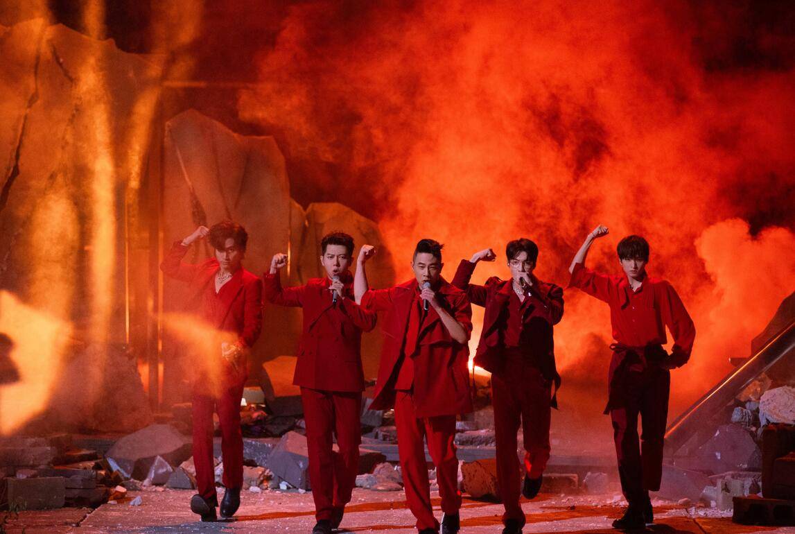 节目组|哥哥成团，1人借兄弟躺赢，1人靠兄弟逆袭，1人输在兄弟“多情”