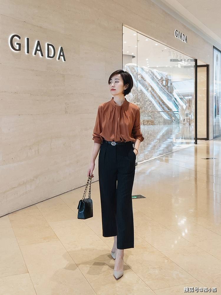 感觉 奔三奔四的女人,建议多穿“高腰裤”,好看的款式和版型都选好了