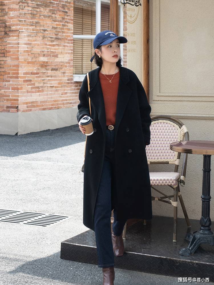 毛衣 奔三奔四的女人,建议多穿大衣+“长筒靴”或“短靴”,时髦洋气