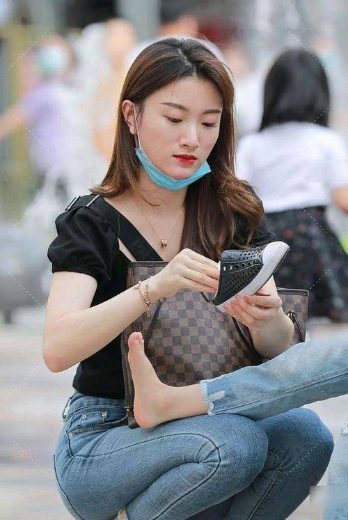 视觉 “微胖”的打底裤女神,选择合身的裙型,走在街头