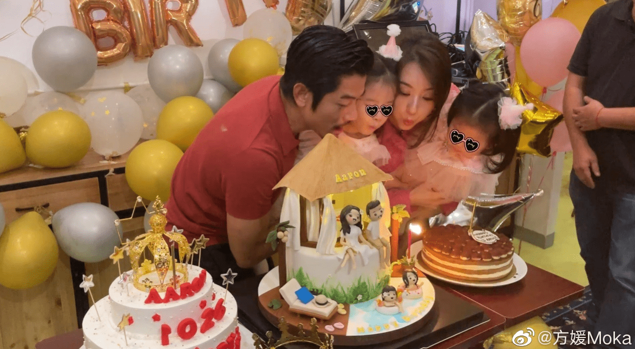 郭富城一家四口合体庆祝56岁生日,与方媛粉红搭配,各抱一娃吹蜡烛_女儿