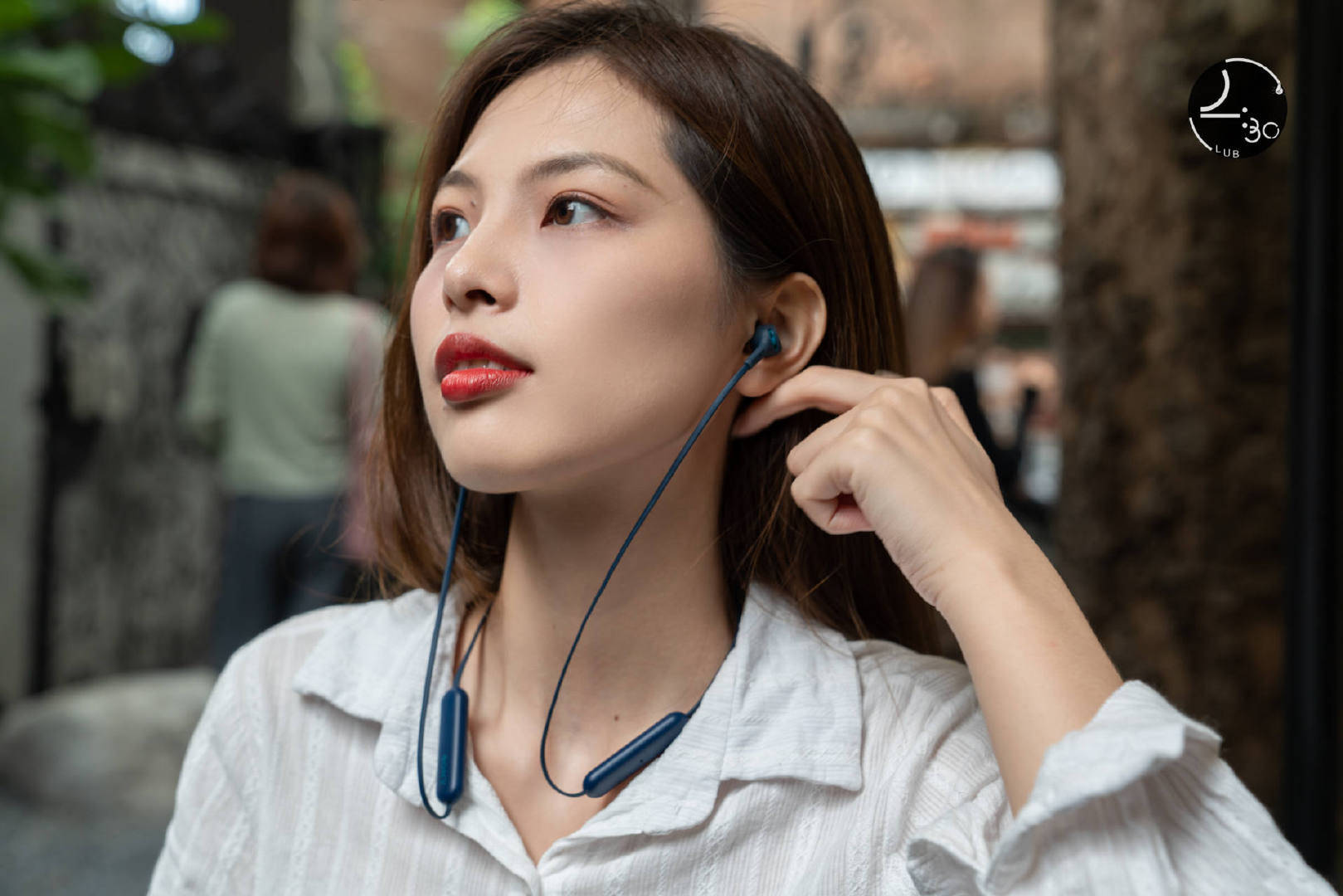 轻巧更带劲索尼wixb400颈挂式蓝牙耳机体验