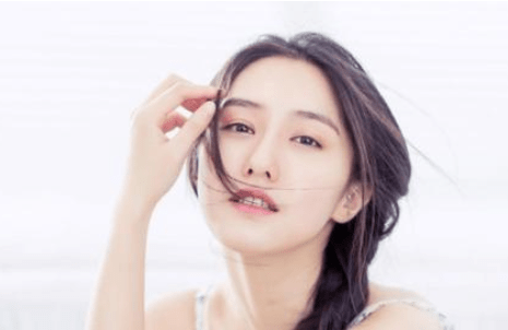 虐待|婆婆天天装病虐待儿媳，不料这次真病，却被儿子踹出门：又是装的