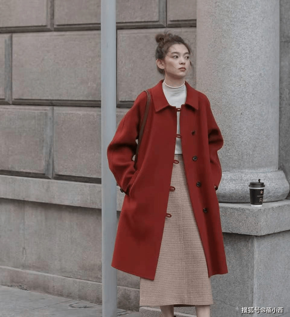 颜色 建议30+女性多穿“毛呢半身裙”，掌握3个搭配要点，时尚又显气质