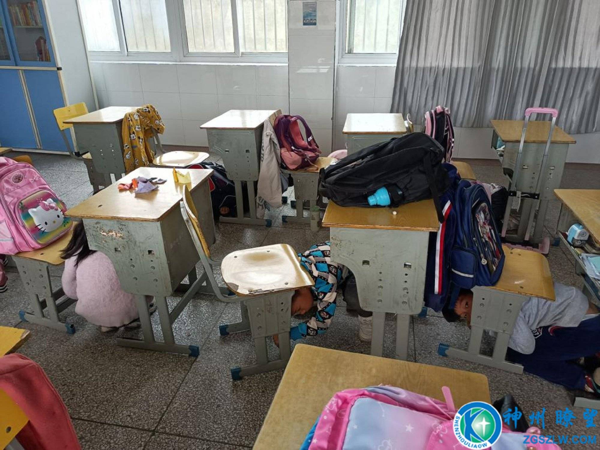 海安市南莫镇沙岗小学开展地震应急避险疏散演练活动