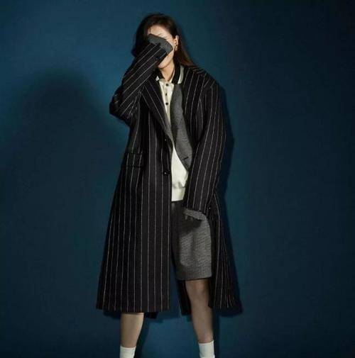 中性 唐嫣放飞自我玩转中性风Look,罗晋“妇唱夫随”风尚大片好接地气