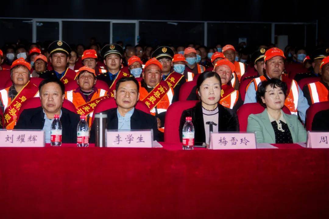 阜南县举行2021年度最美环卫工人暨最美城管颁奖典礼