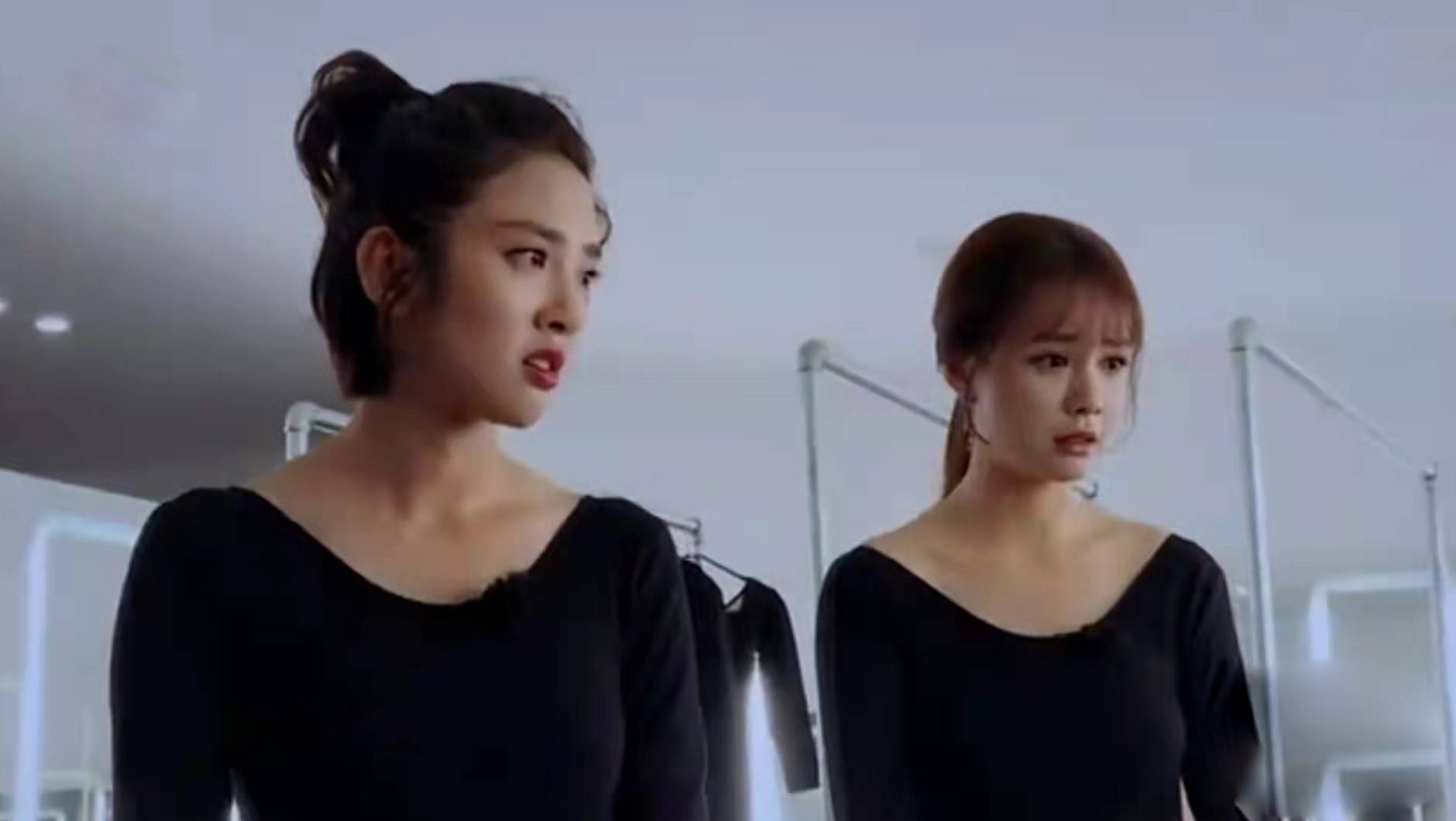 原创沈梦辰和唐艺昕旧照被翻出穿同款衣服美感不同气质差距有争议