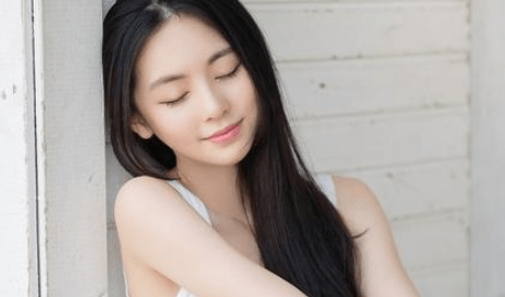 虐待|婆婆天天装病虐待儿媳，不料这次真病，却被儿子踹出门：又是装的