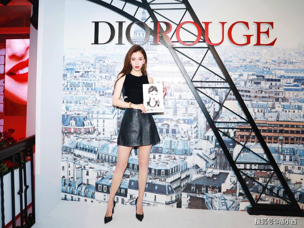 黑色 Angelababy不愧是“颜值天花板”，穿镂空上衣配短裙，身材太吸睛