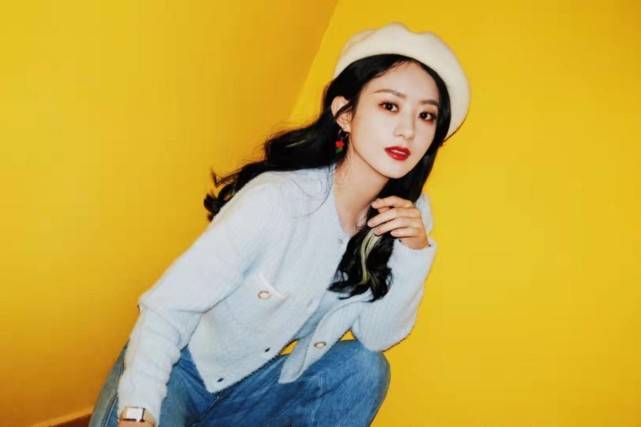 亮点 赵丽颖为了美太拼！深夜下班露肚脐不怕寒风吹，戴贝雷帽美貌开挂