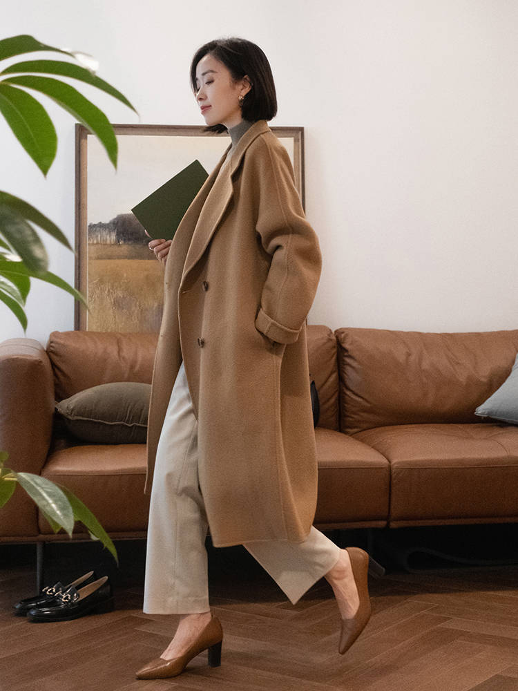 设计 秋冬季,时尚博主都爱用“大衣+针织衫+白色长款”,高级又时髦