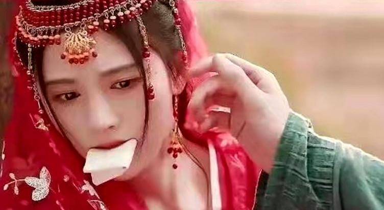 难民|继“绑架妆”“戴孝妆”之后，鞠婧祎的“难民妆”又让我迷惑了