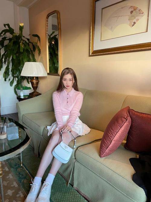 套装 穿好粉色让你一秒减龄,热巴虞书欣爱不释手,美到立刻重回18岁了