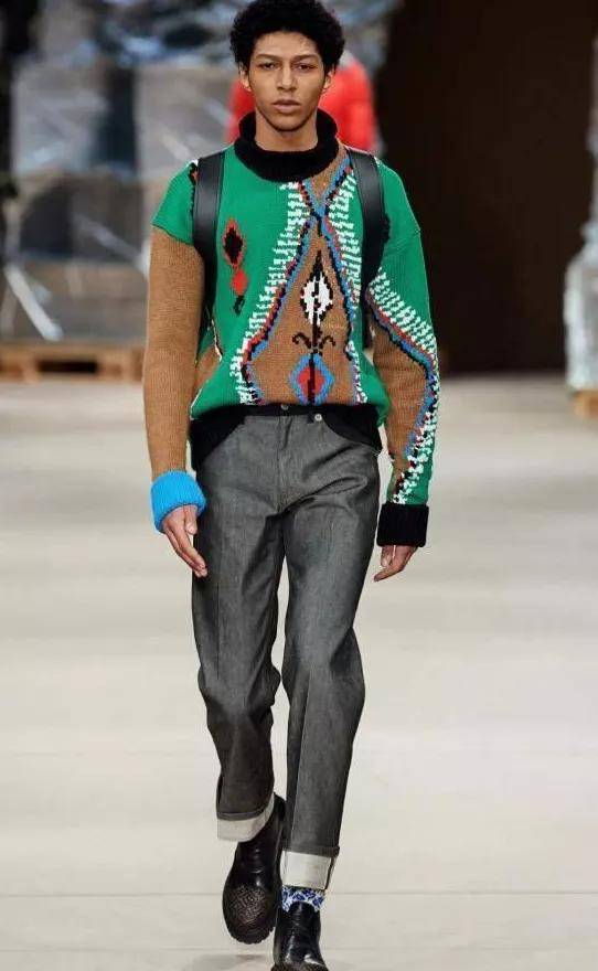 西装 男人出门,最好少穿这3种“鞋子”,不仅廉价,上身还很掉价