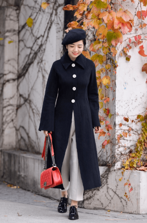 黑色 放弃打底裤吧,潮人更喜欢“大衣+小白裤”,清爽时髦显腿长!