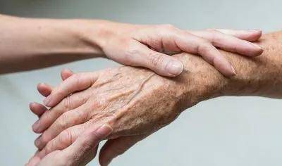 病房|感动！脑梗患者出院后一遍一遍干了这件事……