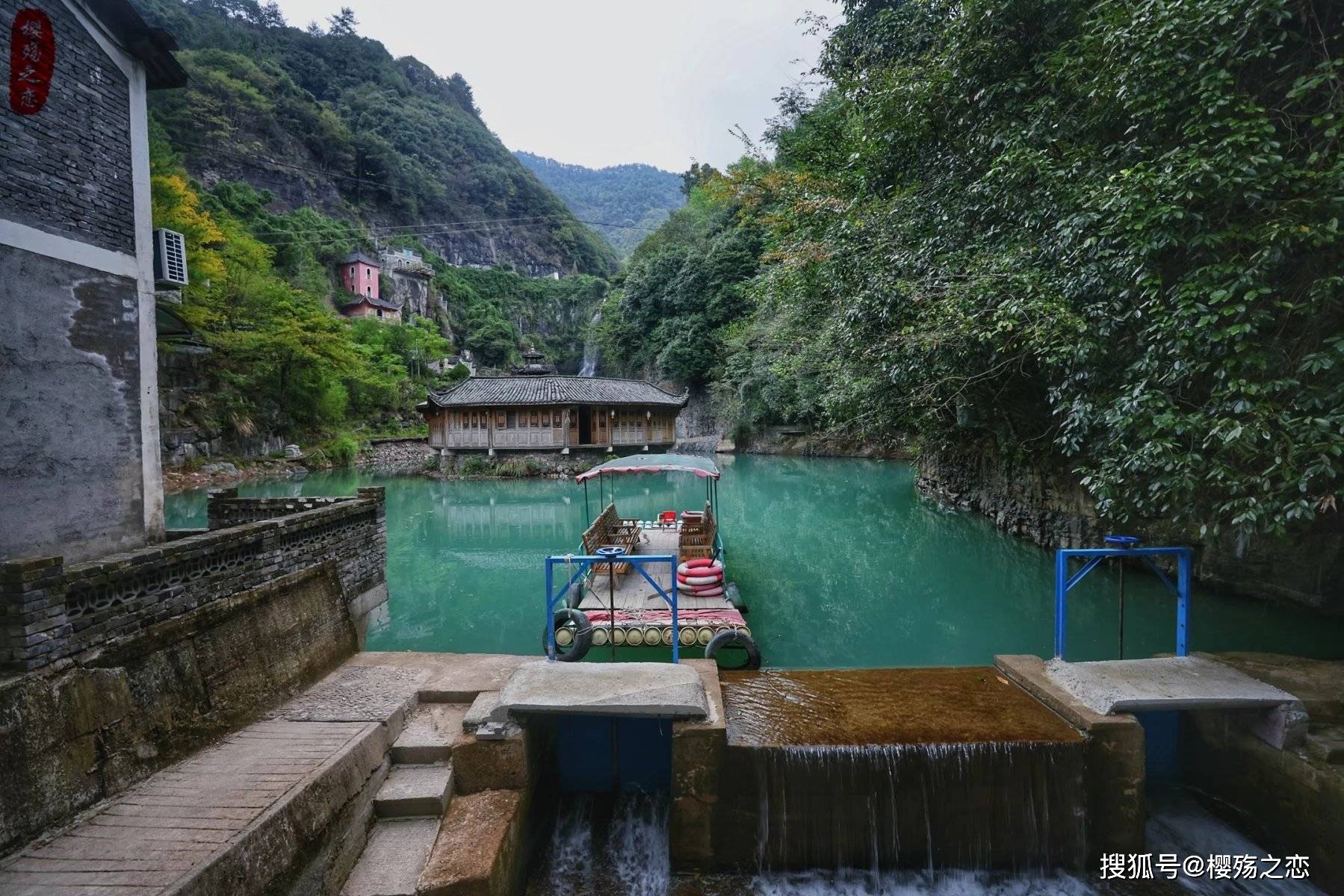 飞瀑|以“龙”为名的景区，因瀑布而闻名遐迩，被誉为江南最美瀑布之一