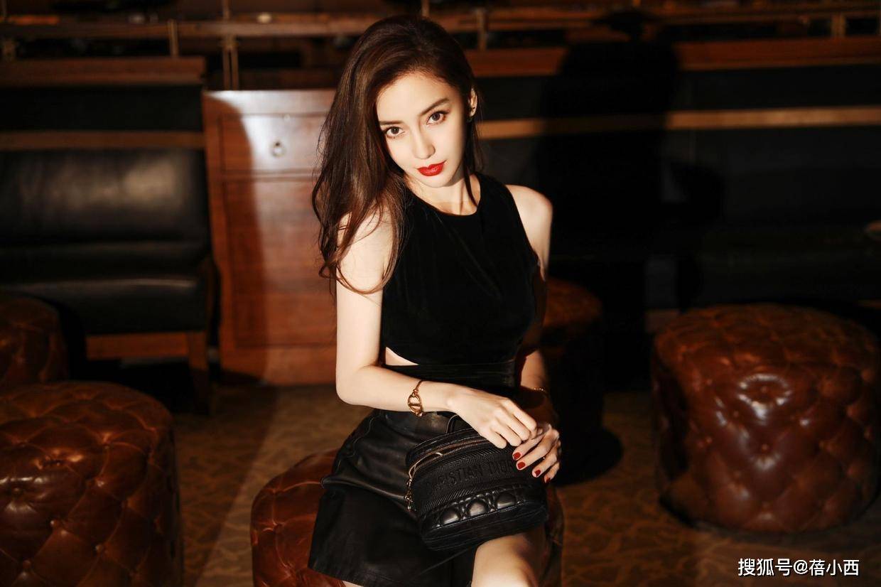 黑色 Angelababy不愧是“颜值天花板”，穿镂空上衣配短裙，身材太吸睛