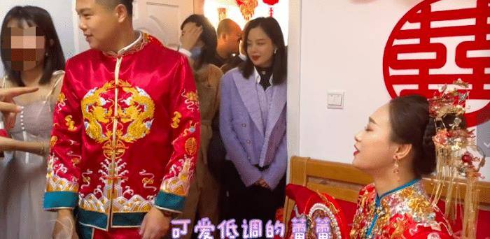 什么|辛芷蕾打扮低调回老家，参加弟弟婚礼，现场一片温馨。