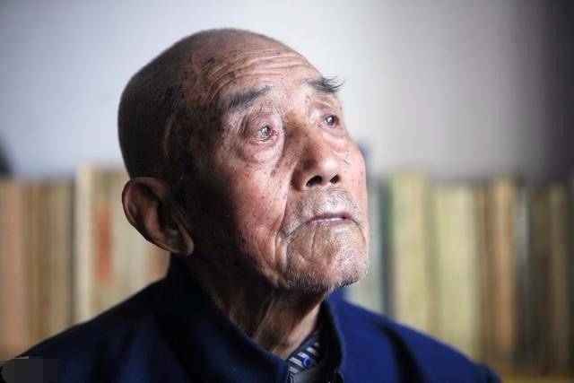 我,68岁,在三个女儿家轮流养老,为了两套房子争相献殷勤_刘宽