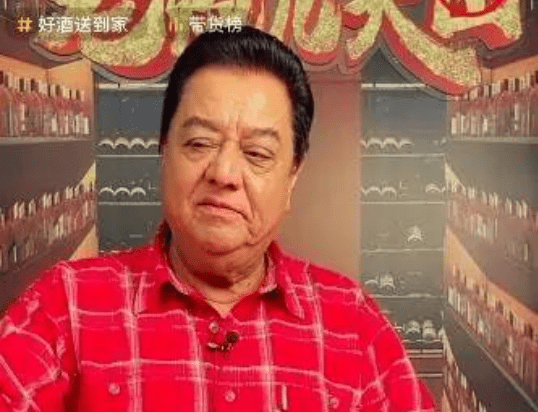 冯巩|冯巩不愧是老艺术家，大早上为环卫工人送早餐，态度亲和接地气