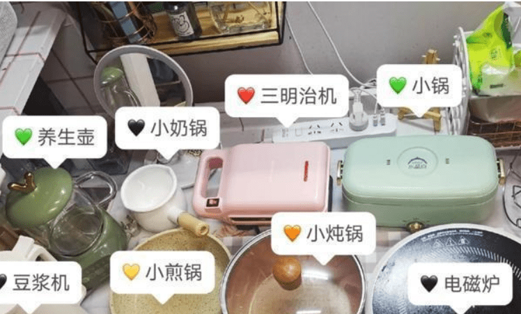 大学宿舍 违禁品 合集 女生寝室品类齐全 男生寝室在意料之内 集体生活 全网搜