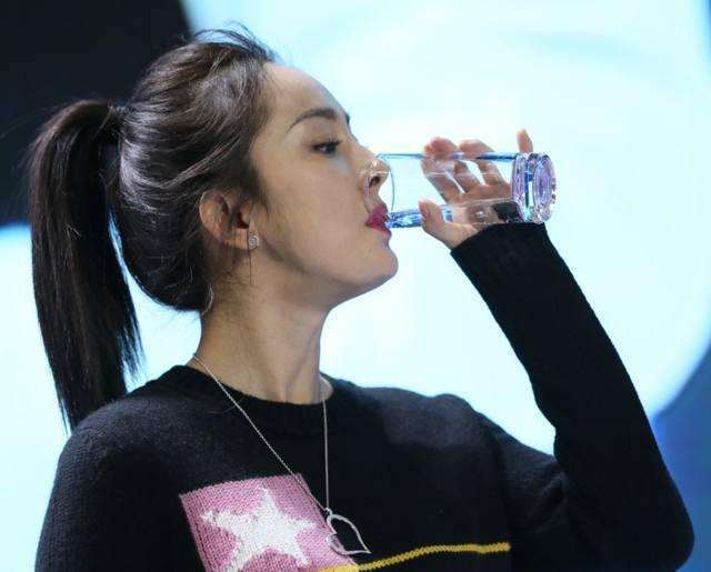 脸蛋早上起床多做这3件事，不仅皮肤变好还能变瘦，轻松养出好气质！