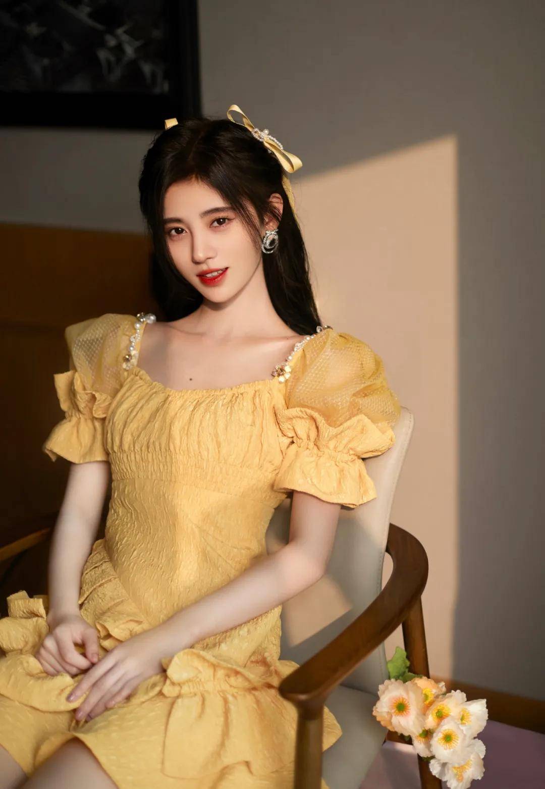 发型圆脸女孩的本命发型，赵露思早就玩明白了！