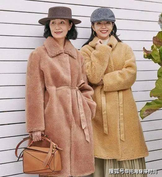 整体 三木和三木妈妈的秋冬气质穿搭,每一套都值得借鉴,时髦优雅大方